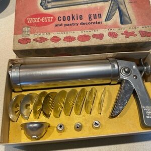 Wear-Ever Cookie Gun and Pastry Decorator